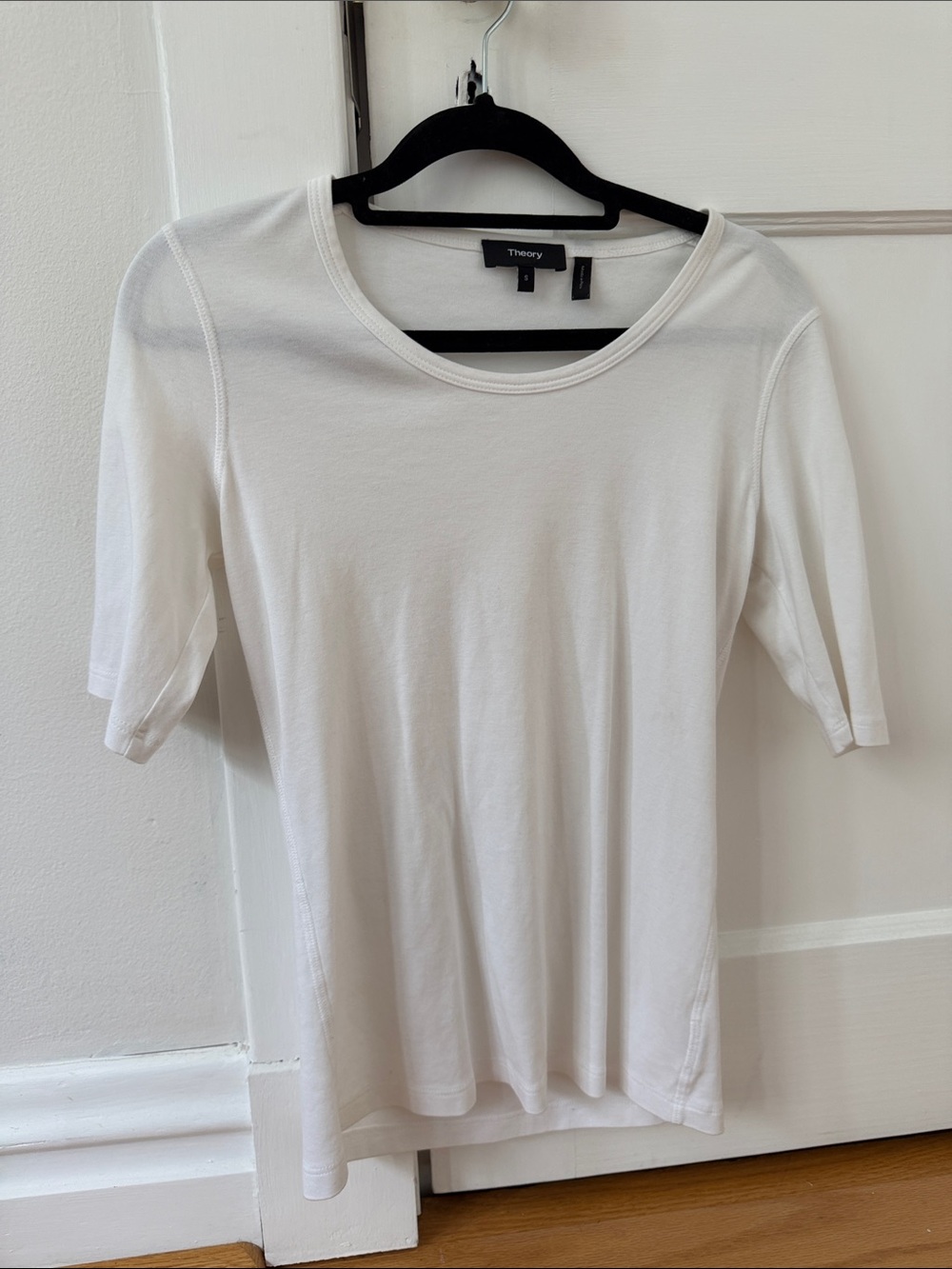 Theory White Scoopneck Tee